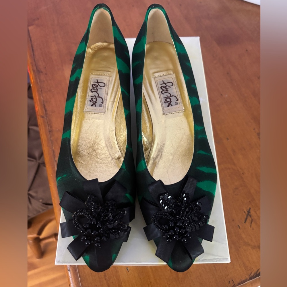 Gorgeous Vintage Peter Fox Satin Green & Black shoe